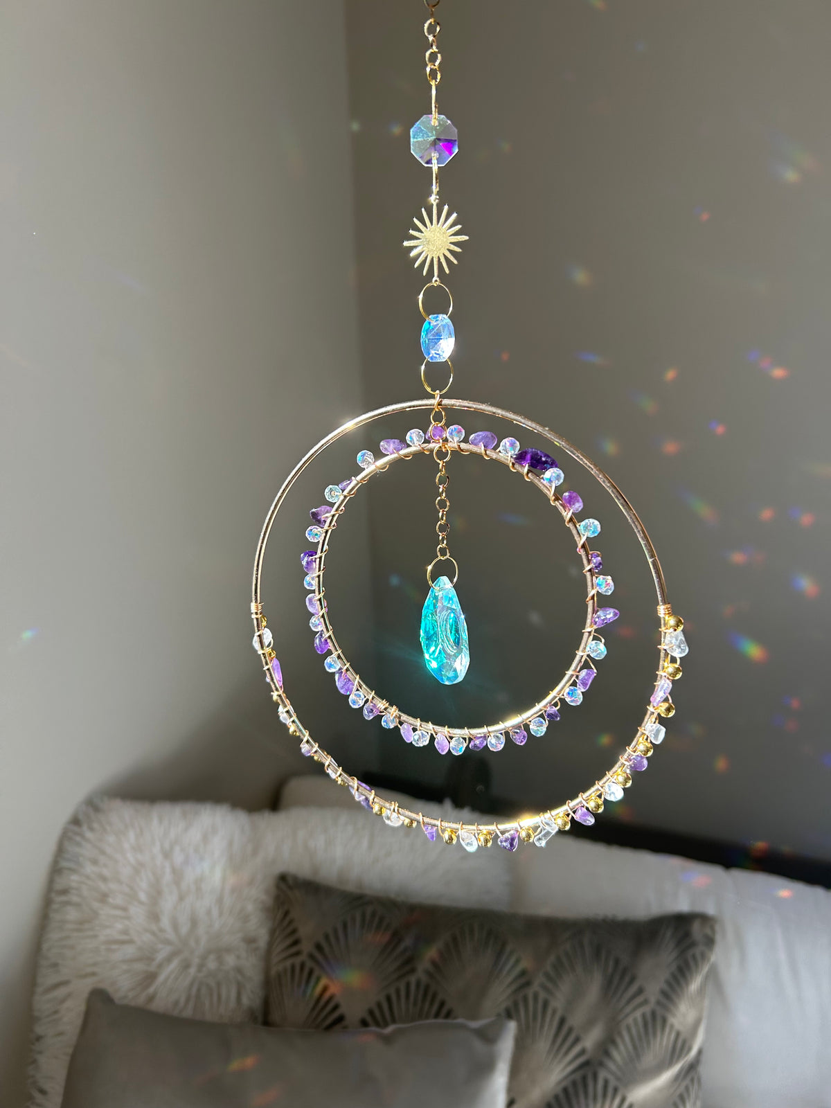 Suncatcher - zonnevanger ‘Isla’ met amethist en bergkristal edelstenen