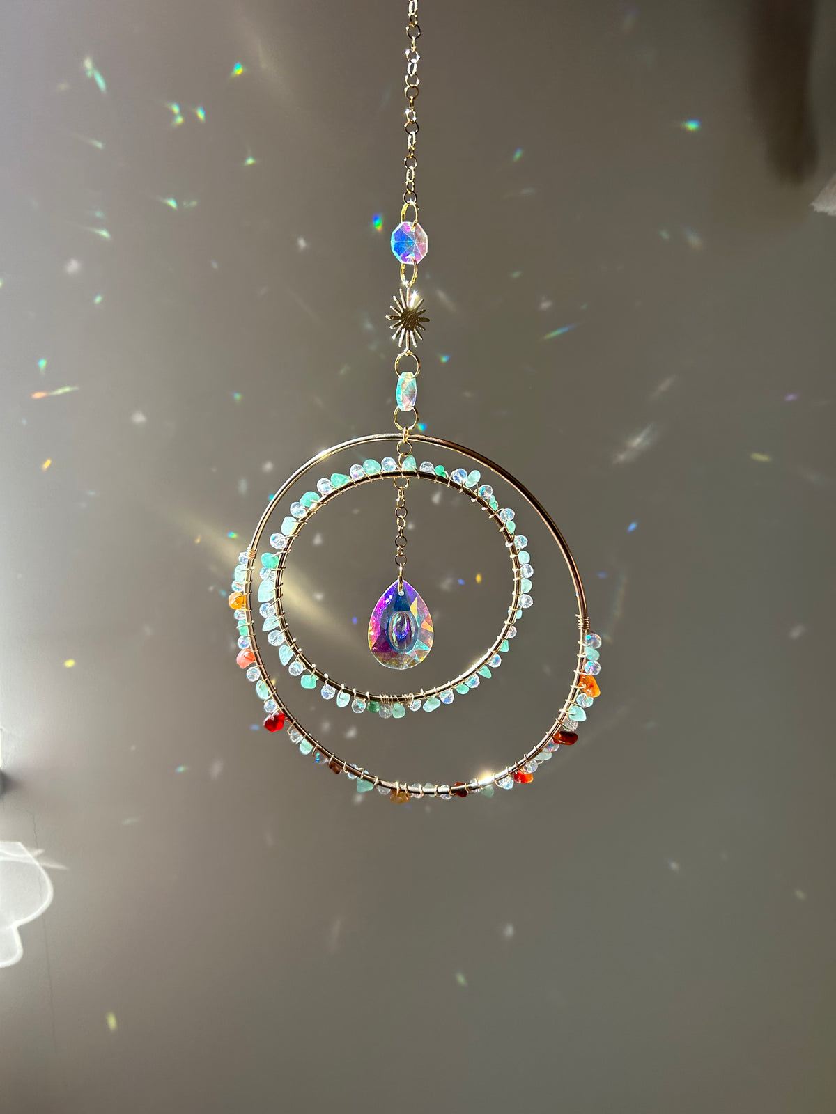 Suncatcher - zonnevanger ‘Safi’ met aventurijn en rode agaat edelstenen
