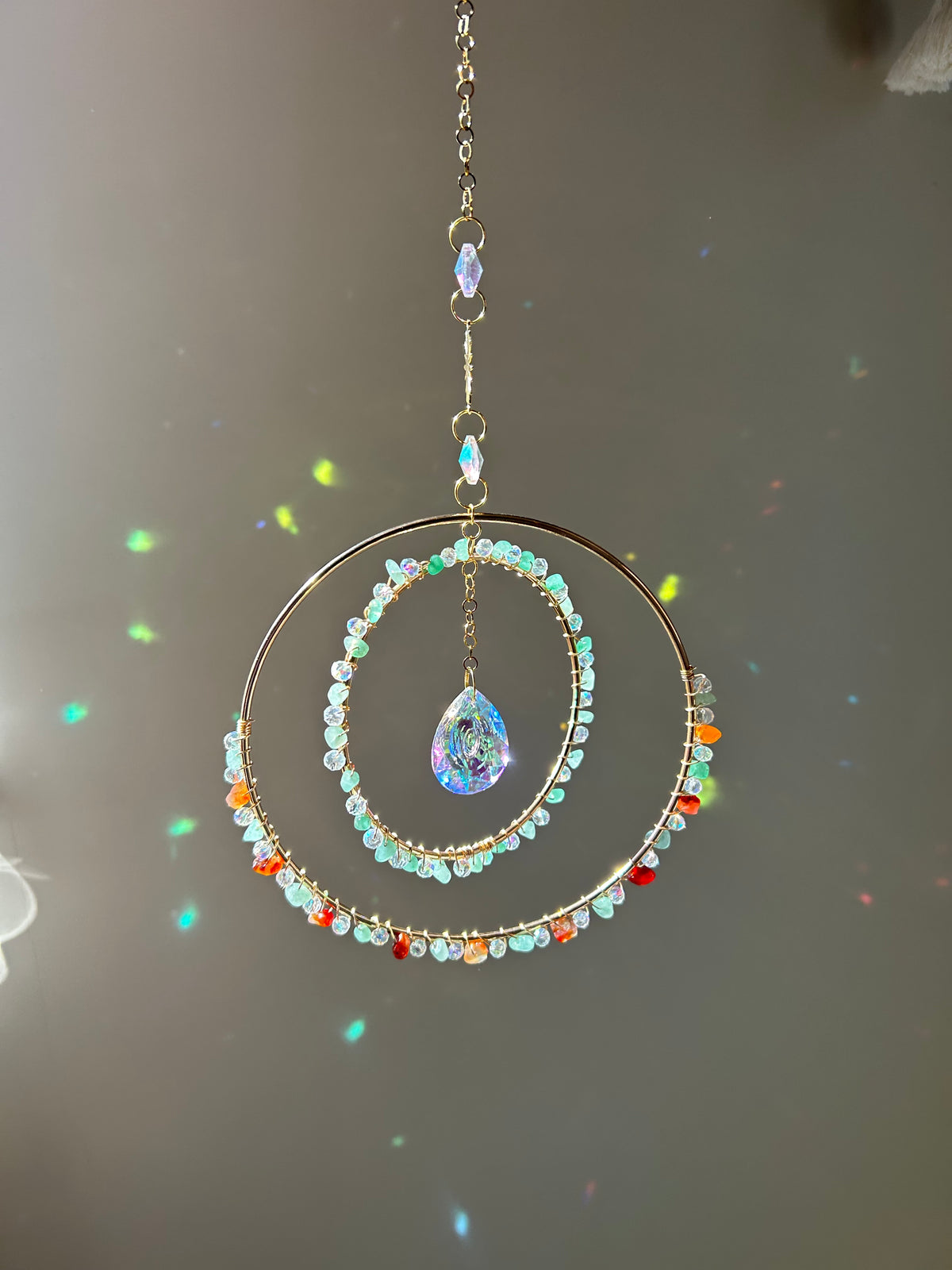 Suncatcher - zonnevanger ‘Safi’ met aventurijn en rode agaat edelstenen