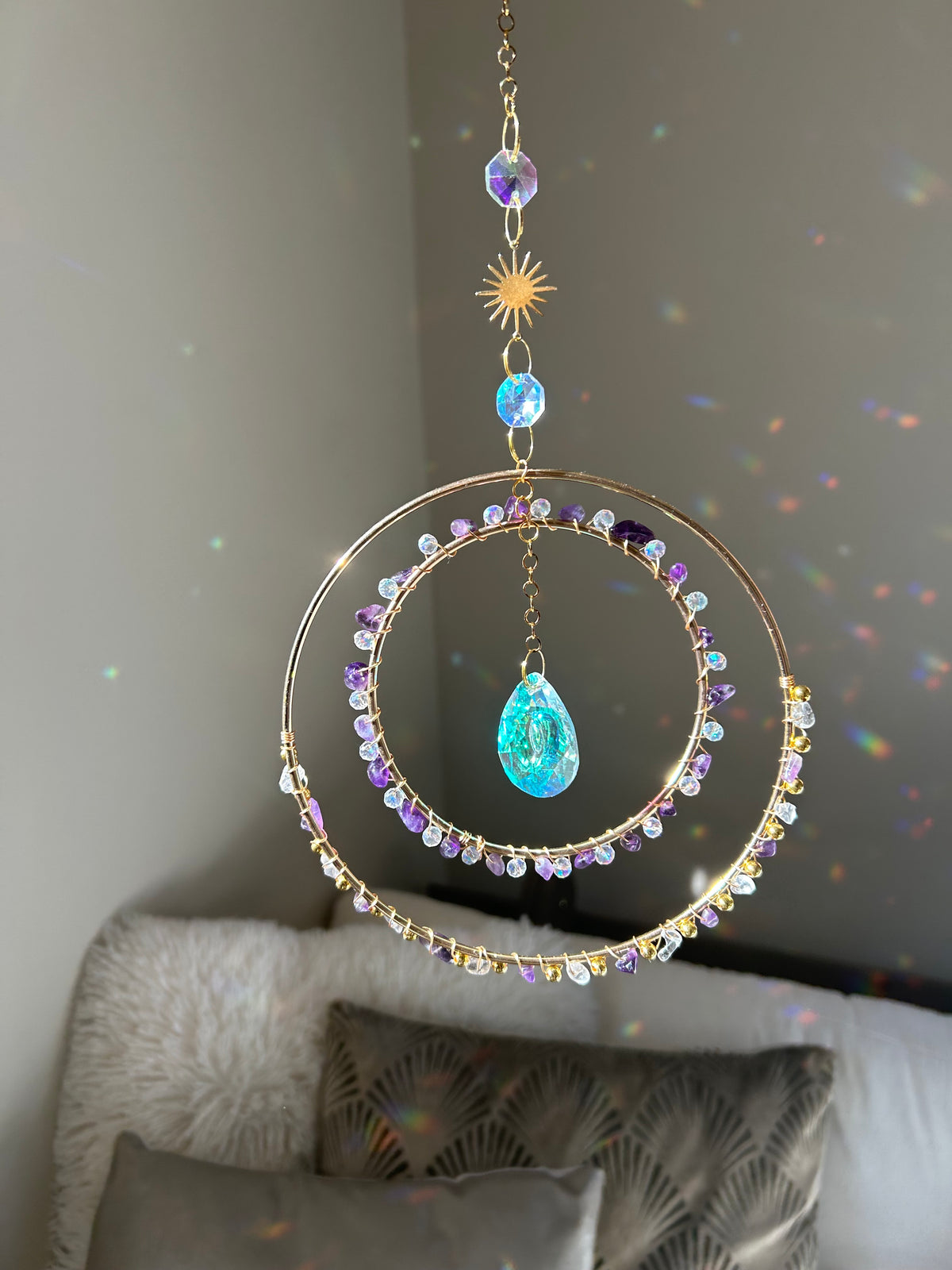 Suncatcher - zonnevanger ‘Isla’ met amethist en bergkristal edelstenen