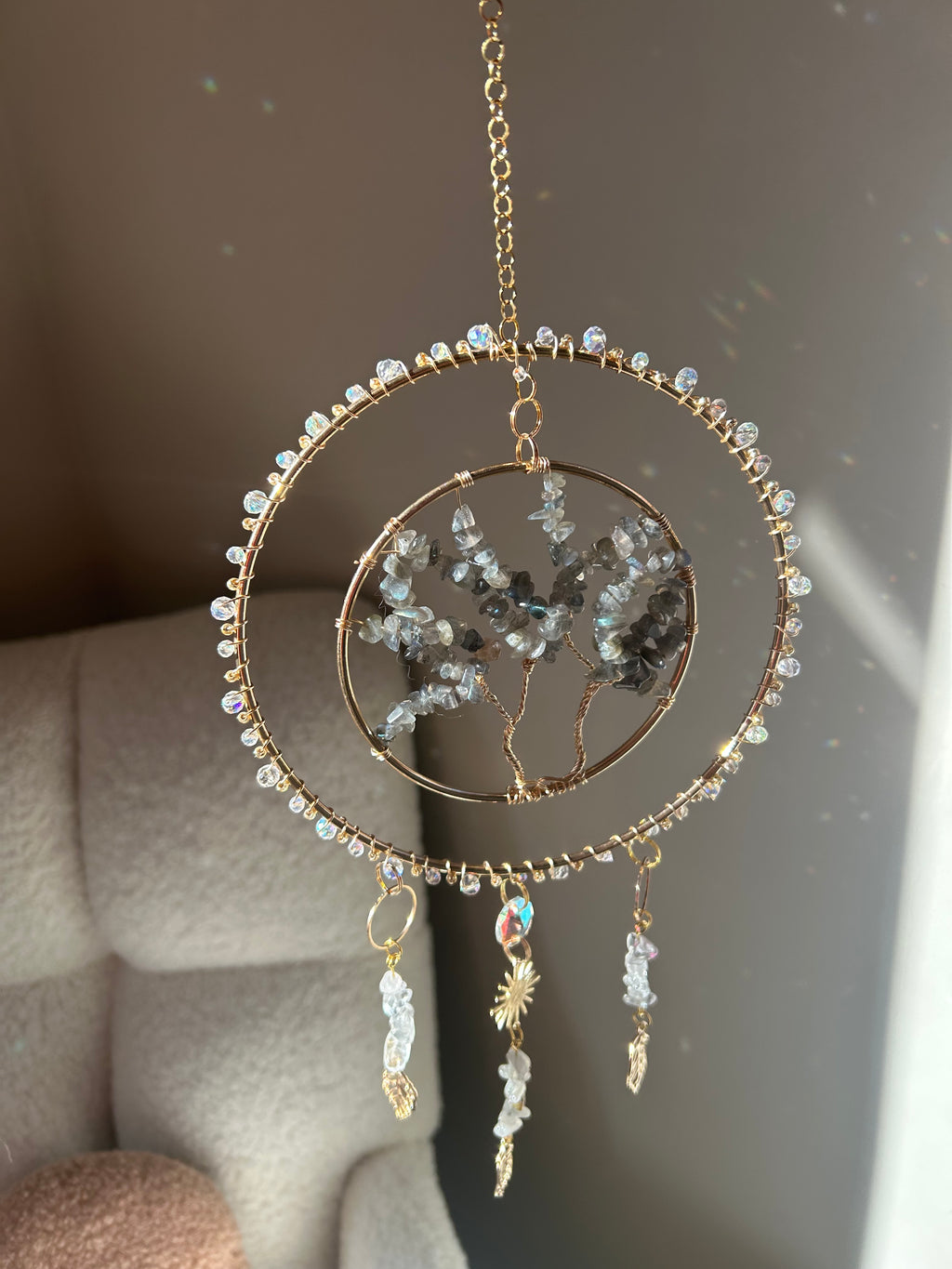 Suncatcher - zonnevanger ‘Troye’ met labradoriet en bergkristal edelstenen