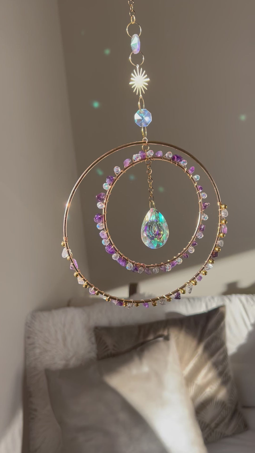 Suncatcher - zonnevanger ‘Isla’ met amethist en bergkristal edelstenen